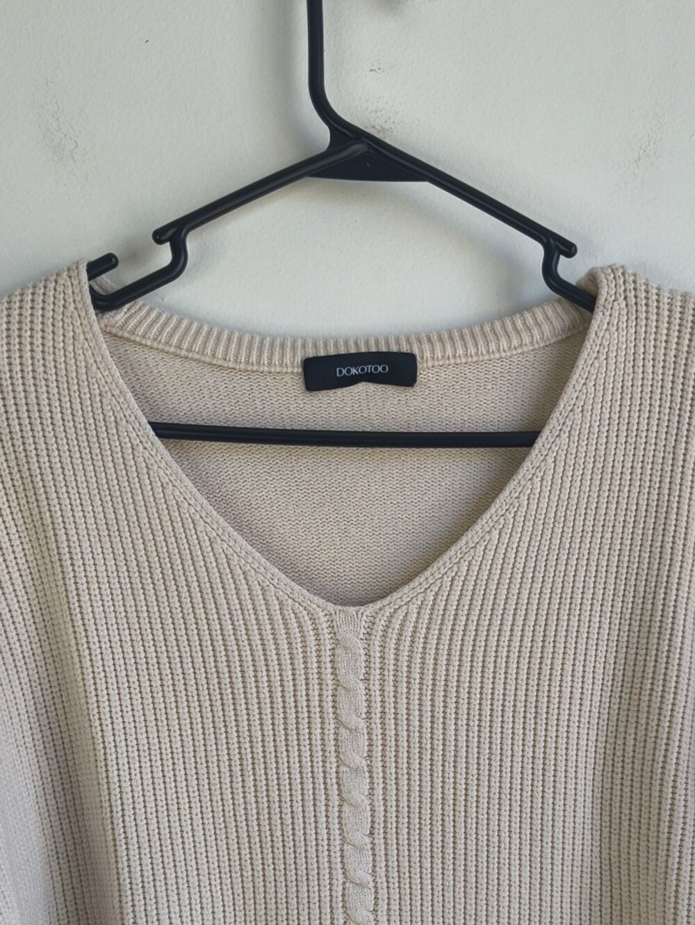 Cream V-Neck Cable-Detail Sweater - Picture 3 of 6